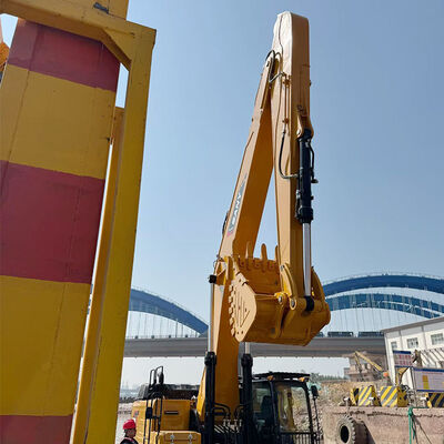 تم تصميم الذراع الطويلة للحفارة لتحقيق وصول ممتد ومتانة فائقة