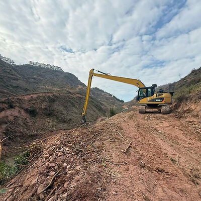 حفرة ذراع طويلة مع قبضة الخشب
